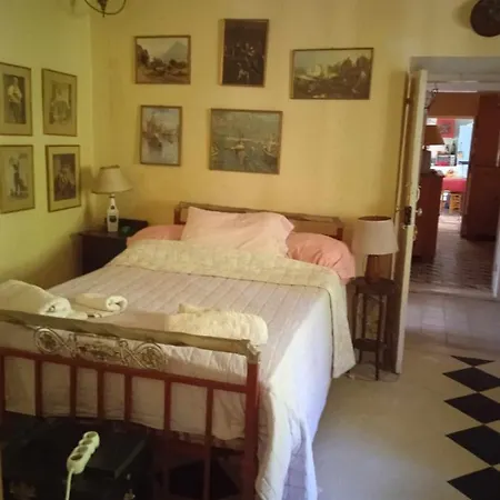 Holiday home Alikis Old 1875 House Varres Bohali *